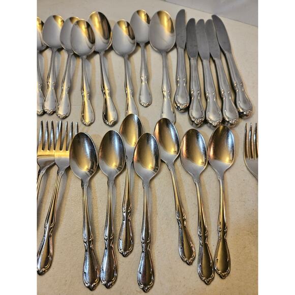 Lot of 33 Rogers Cutlery Stainless flatware silverware made in USA - Picture 3 of 5